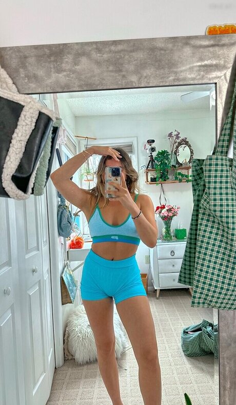 julie tirado モデル 写真