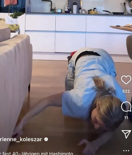 Adrienne Koleszar アートモデル ギャラリー