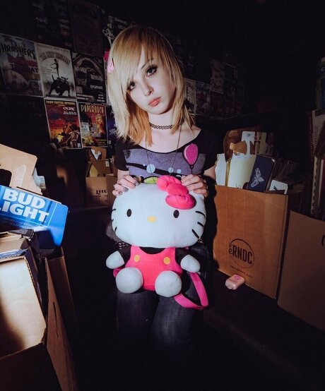 Shauna Dean Cokeland ホットスター 画像