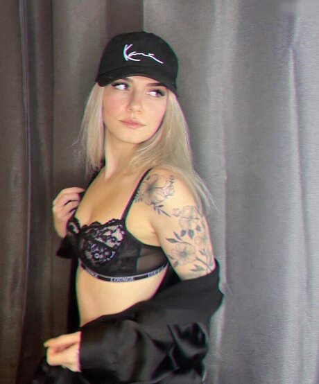 Nele mbt エロティックモデル 画像