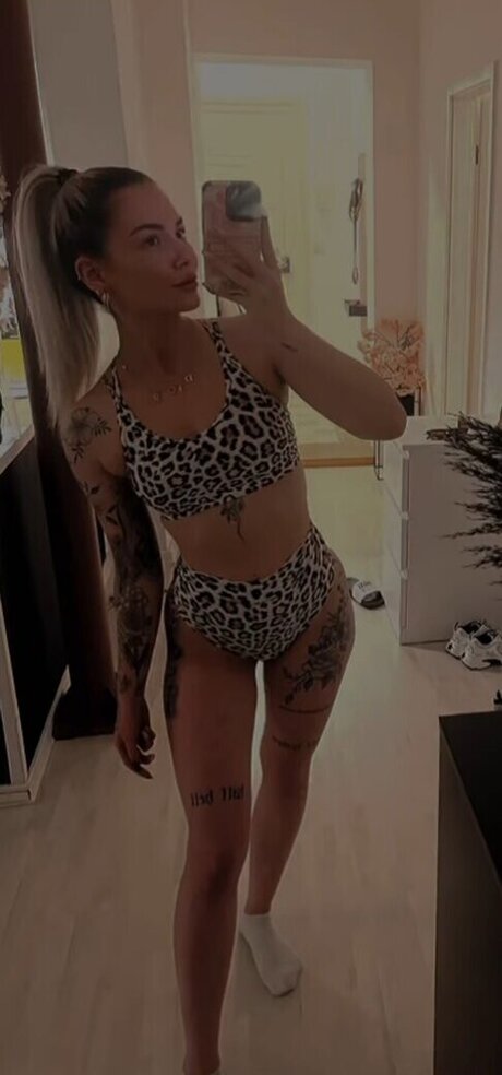 Nele mbt ポルノスター 裸 画像