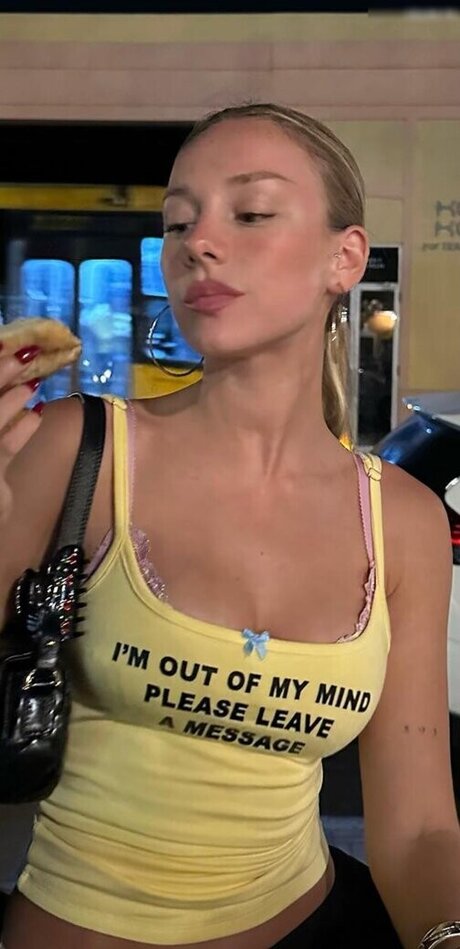 Ester Exp sito セックスモデル 写真