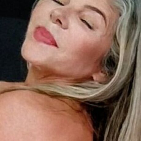 Silv nia Corgosinho ポルノスター トップ 写真