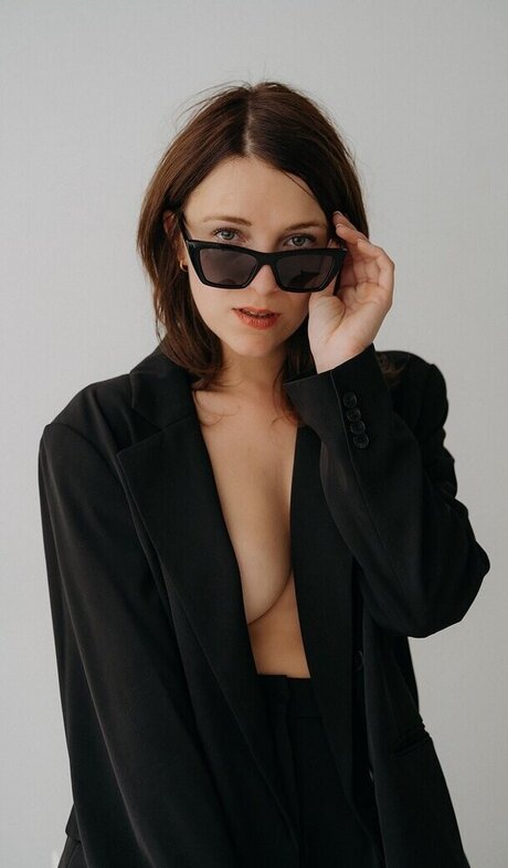 金髪の小柄なOnlyFans 無料ポルノ 写真