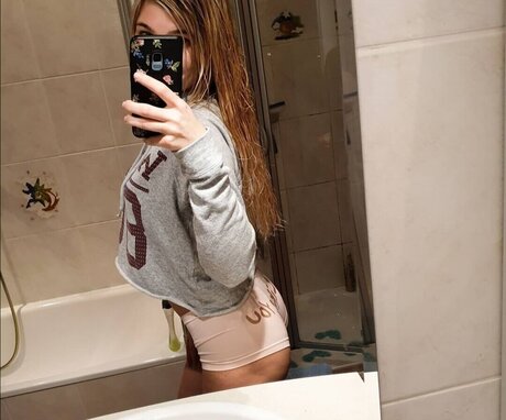 アジアンシャワー OnlyFans 美しいヌード 写真