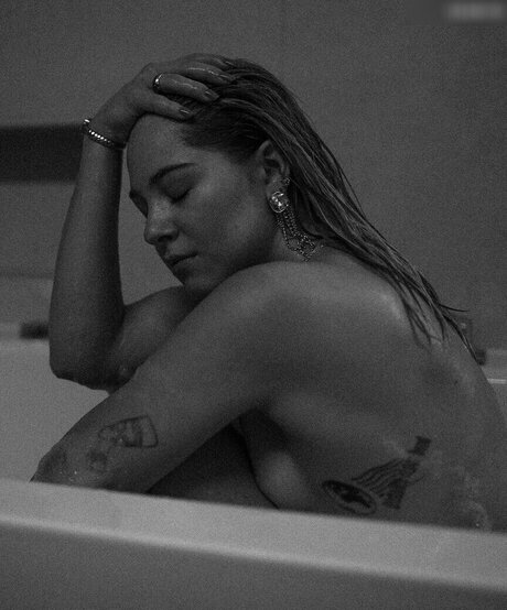 ぽっちゃりエモOnlyFans アートポルノ ギャラリー