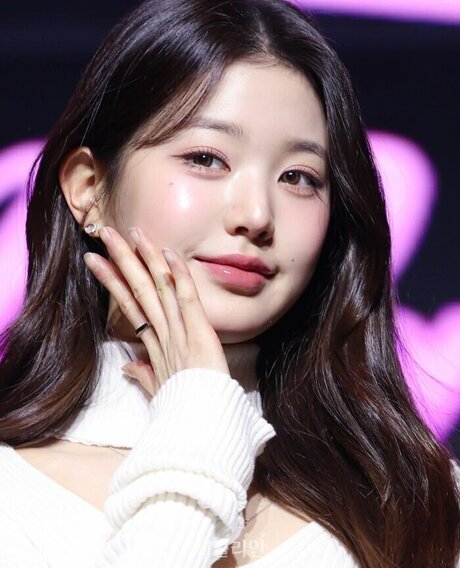 ゴスアジアンOnlyFans 無料裸 ギャラリー