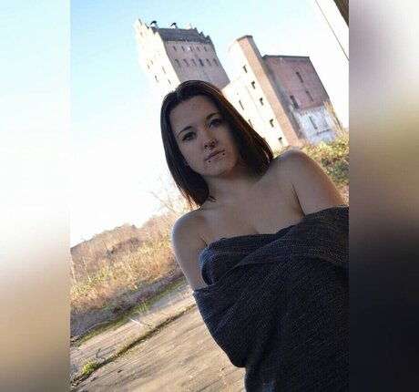 Laura Knoblauch 裸の女優 画像