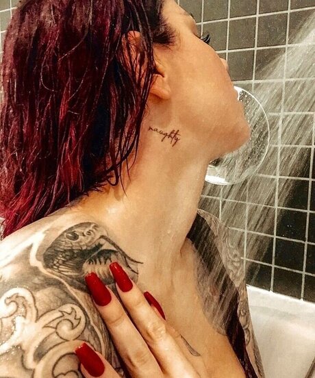 Kate Merlan 最高のスター 写真