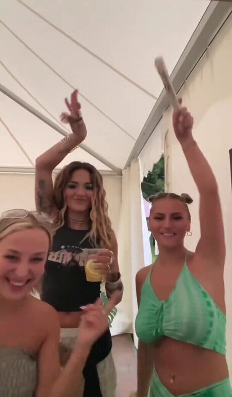 毛深い妊婦OnlyFans ホットポルノ 写真