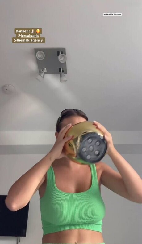 アジア人のタトゥー OnlyFans 無料セクシー 写真