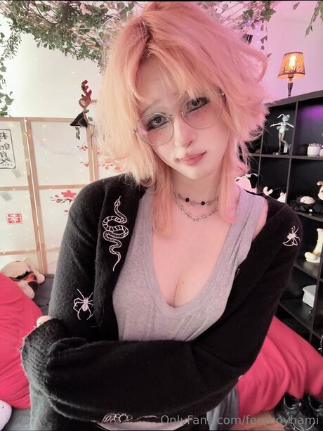 Femboyhami エロティックなモデル 画像