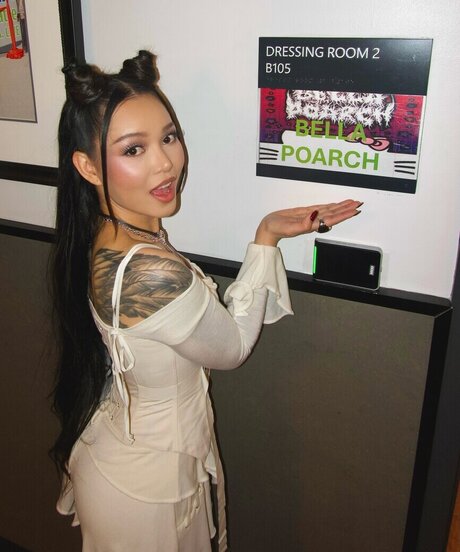 Bella Poarch ポルノスター 裸 画像