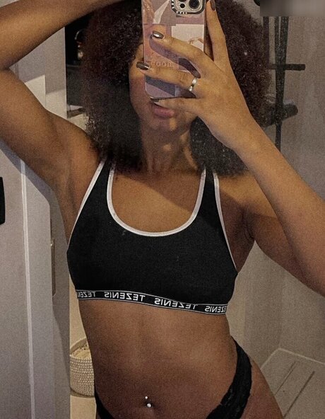 興奮した熟女OnlyFans ホットヌード 写真