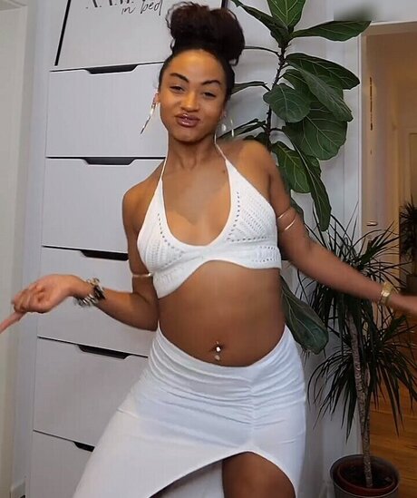 アジアンシャワー OnlyFans xxx 写真