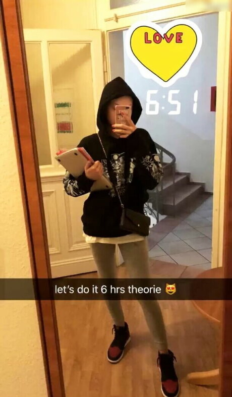 アジアの女性支配OnlyFans ホットセクシー 画像