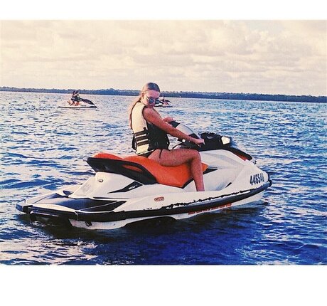 エモオンリーファン ホットヌード 写真