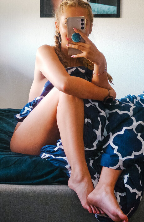 大学のOnlyFans アート裸 写真