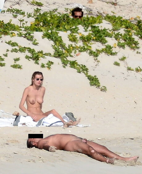 Edita Vilkeviciute エロティックなモデル 写真