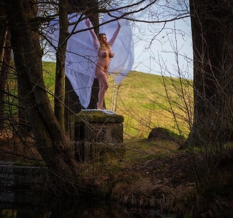 アジア人のアナルオンリーファン エロチック 写真