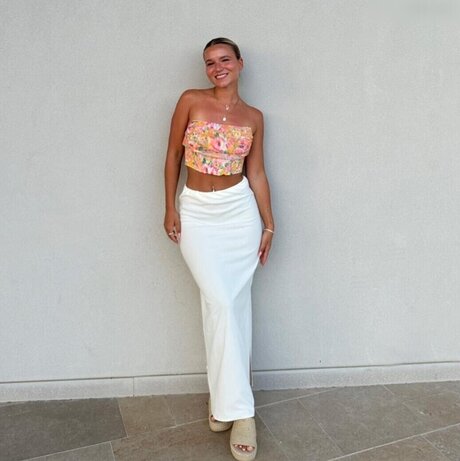 Alina Wachinger アートポルノスター アーカイブ