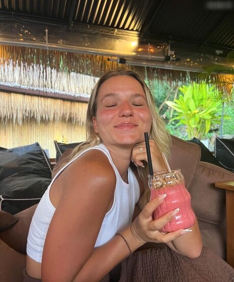 Alina Wachinger ポルノスター 素敵 写真