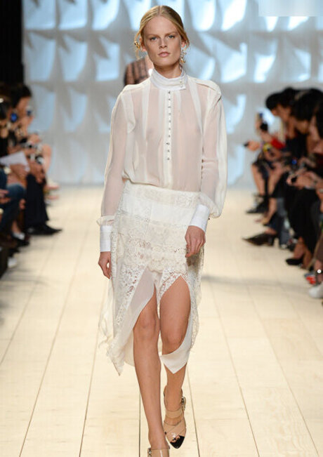 客室乗務員 OnlyFans アート裸 画像