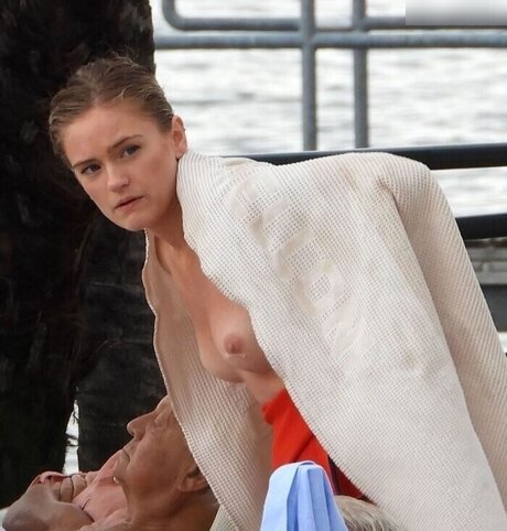 OOPS International かわいいスター ギャラリー