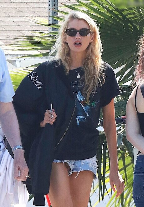 ブルネットの看護師OnlyFans 美しいポルノ 写真