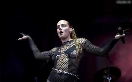 熟女ディルドOnlyFans セクシー 写真