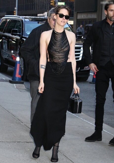 OOPS International ヌードモデル 画像