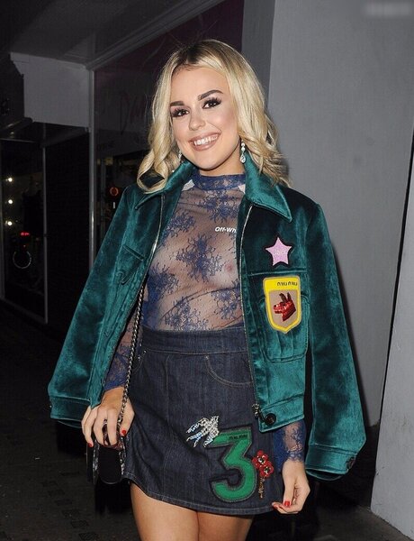 OOPS International 裸モデル 写真