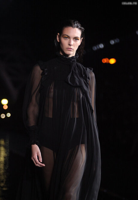 そばかすOnlyFans エロチック 画像