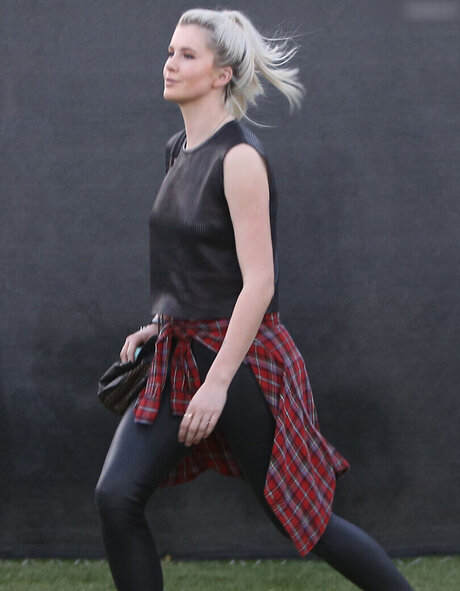 OOPS International 可愛いモデル 写真