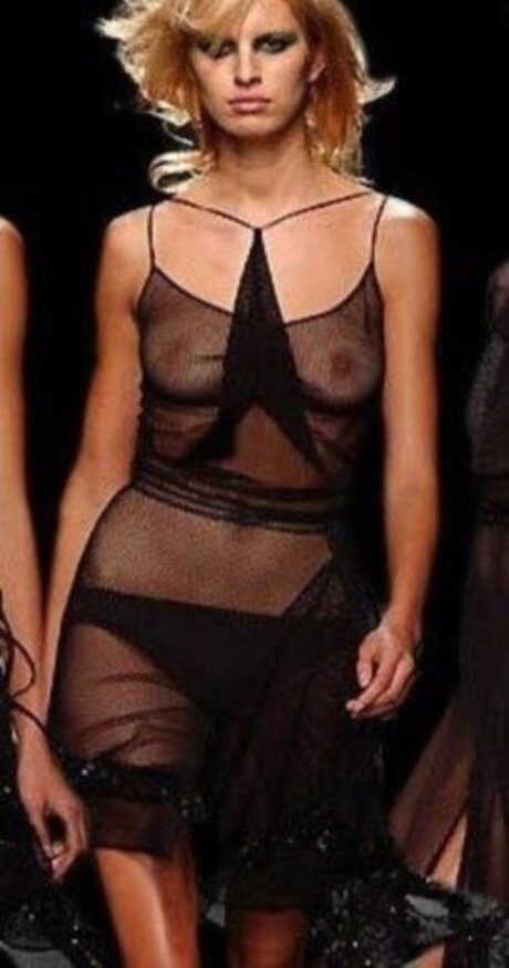 OOPS International 限定スター 写真