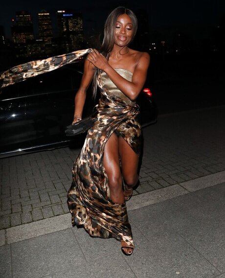 フェムボーイアジアンOnlyFans アートヌード ギャラリー