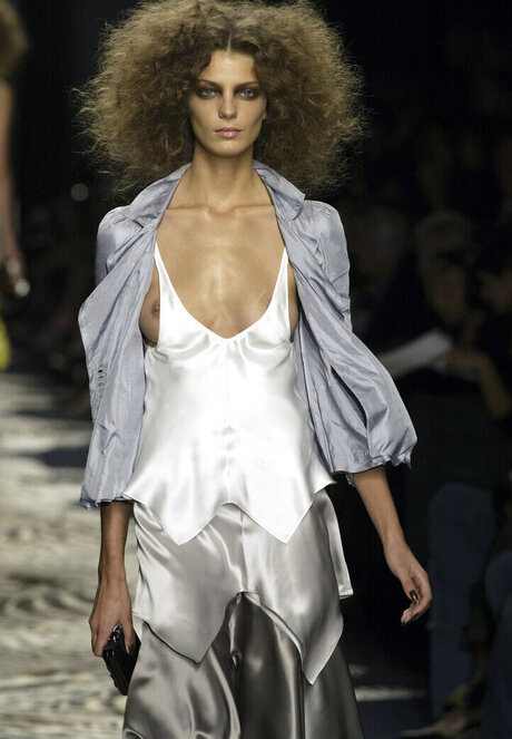 OOPS International 可愛いモデル 写真