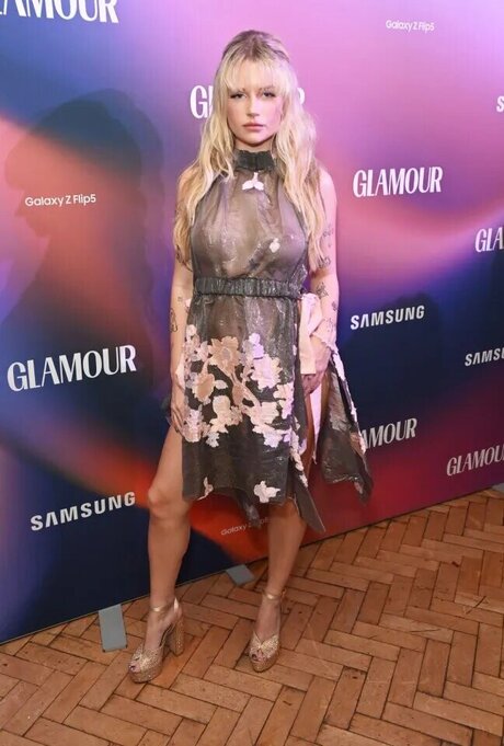 OOPS International ポルノスター 高品質 写真