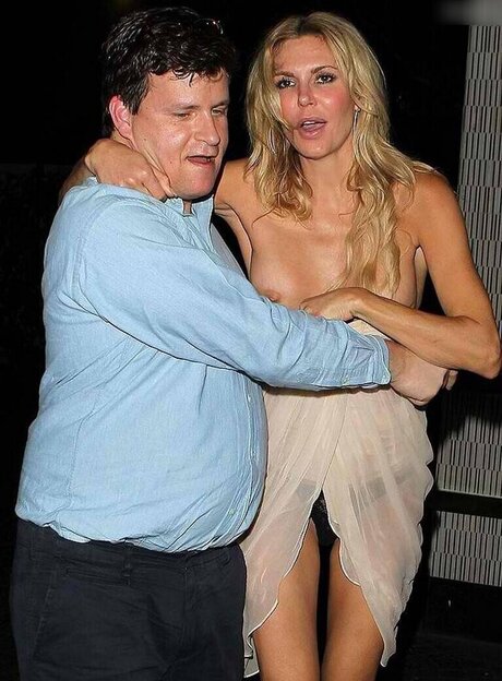 マッサージ動画 OnlyFans ポルノグラフィック 画像