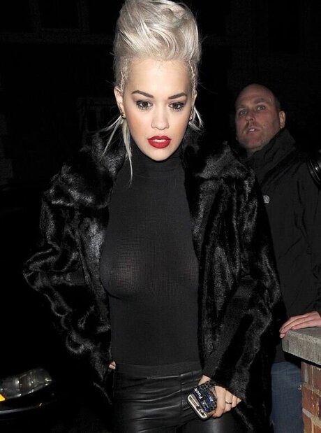 小人エボニーOnlyFans セクシーヌード ギャラリー