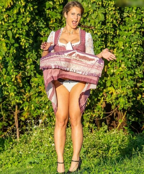 Upskirt Candids スター xxx 画像