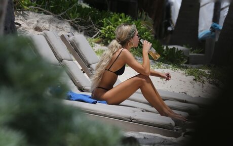 曲線美の熟女OnlyFans ホットセクシー 画像