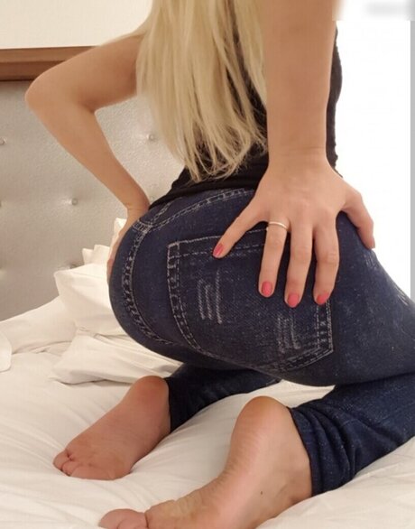 アジア人のタトゥー OnlyFans ホットセクシー 画像