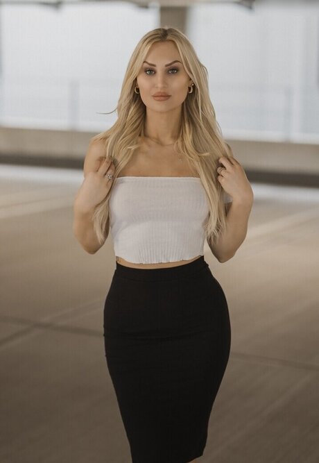 Giulie Hope Santana 最高のスター アーカイブ