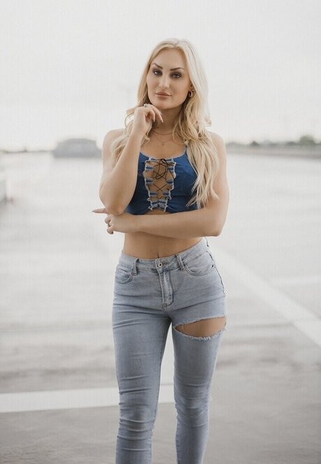 Giulie Hope Santana ホットなモデル 写真