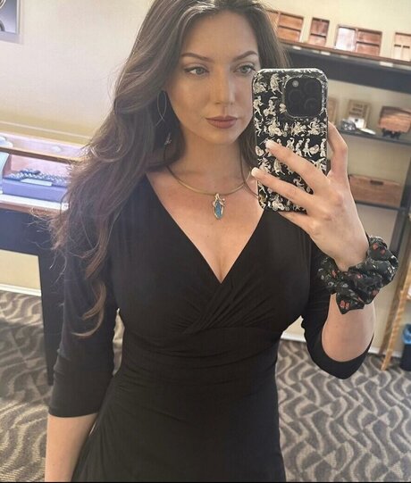 DMV オンリーファン セクシー 写真