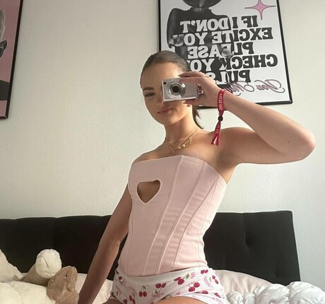 ティーンのおっぱいOnlyFans セクシー裸 写真