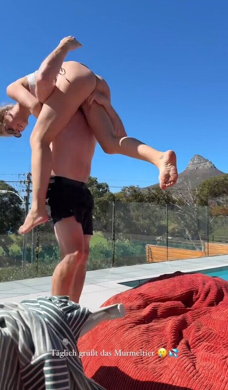 ティーンプッシーOnlyFans アダルト 画像