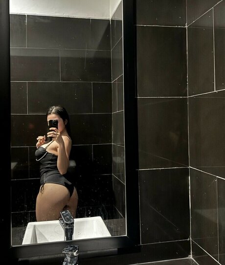 ゴスアジアンOnlyFans セクシー裸 画像