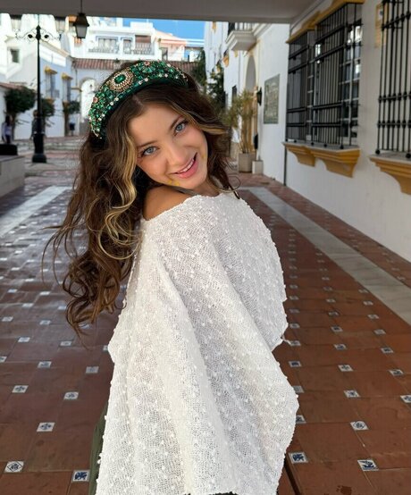 Leyla Afshonkar top profile image